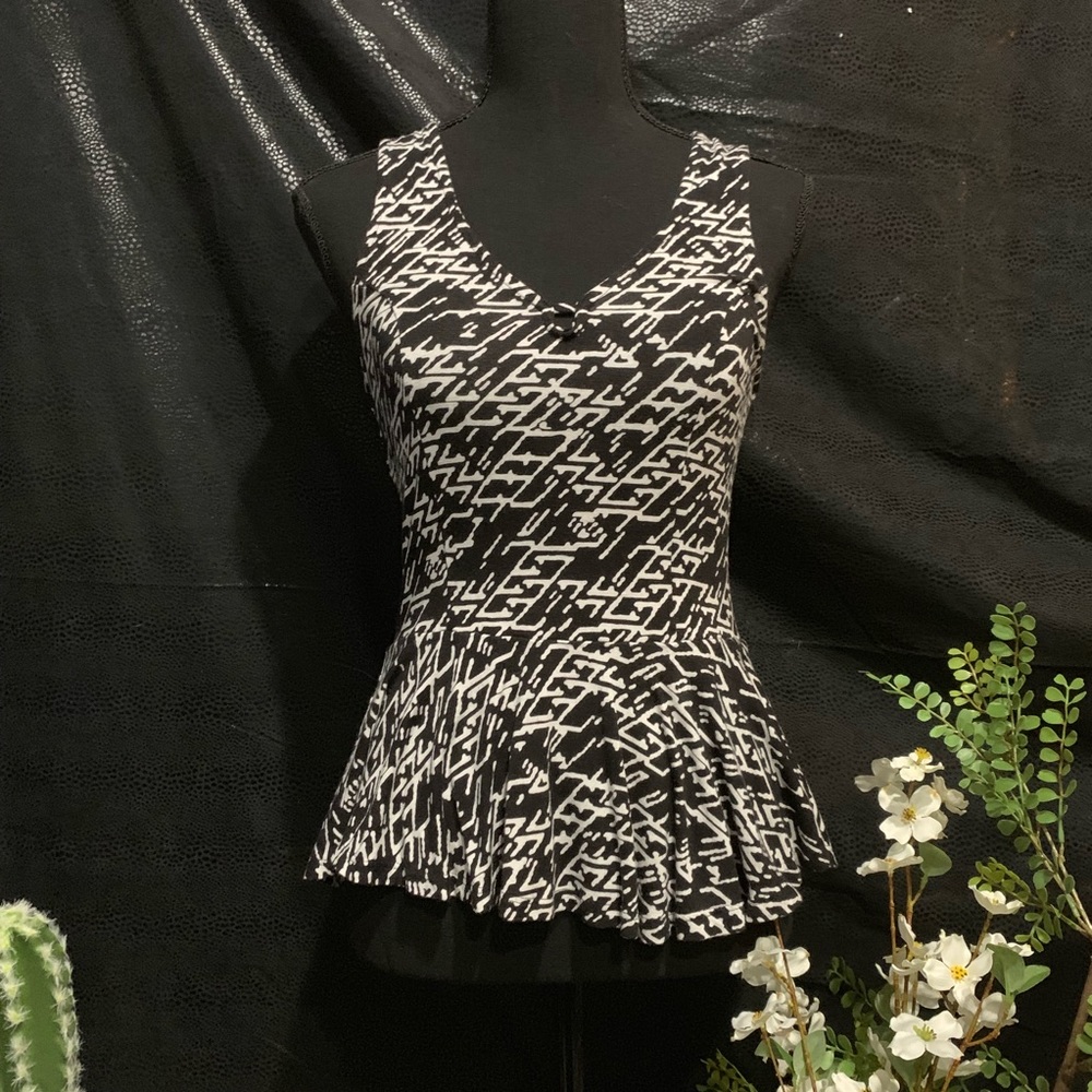 ❤️ Black and white peplum shirt